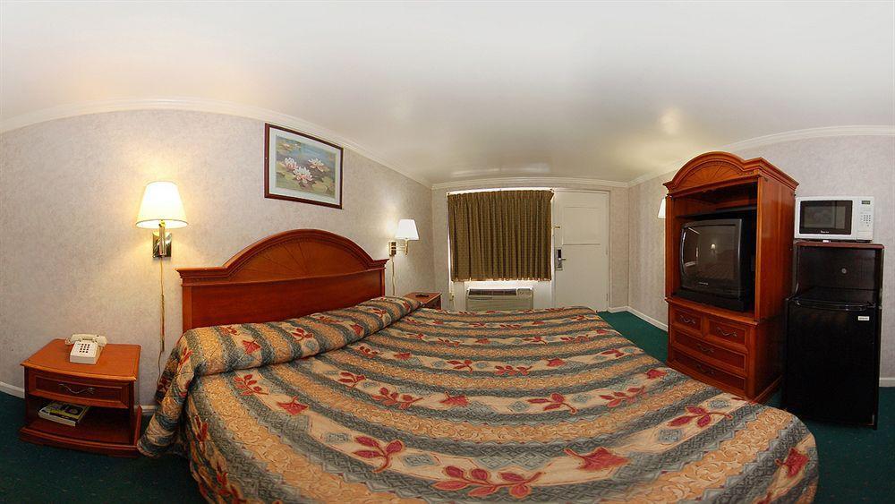 Downbeach Motel 2*