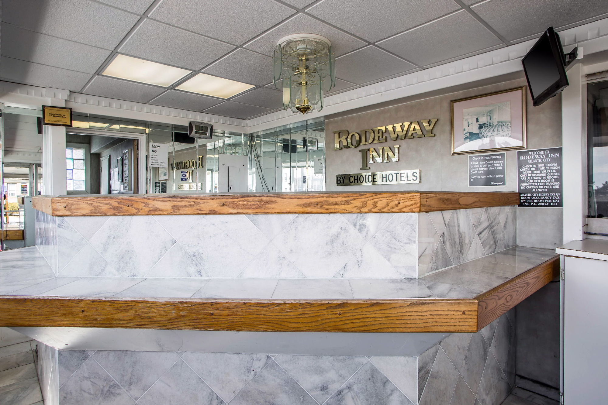 Downbeach Motel 2*