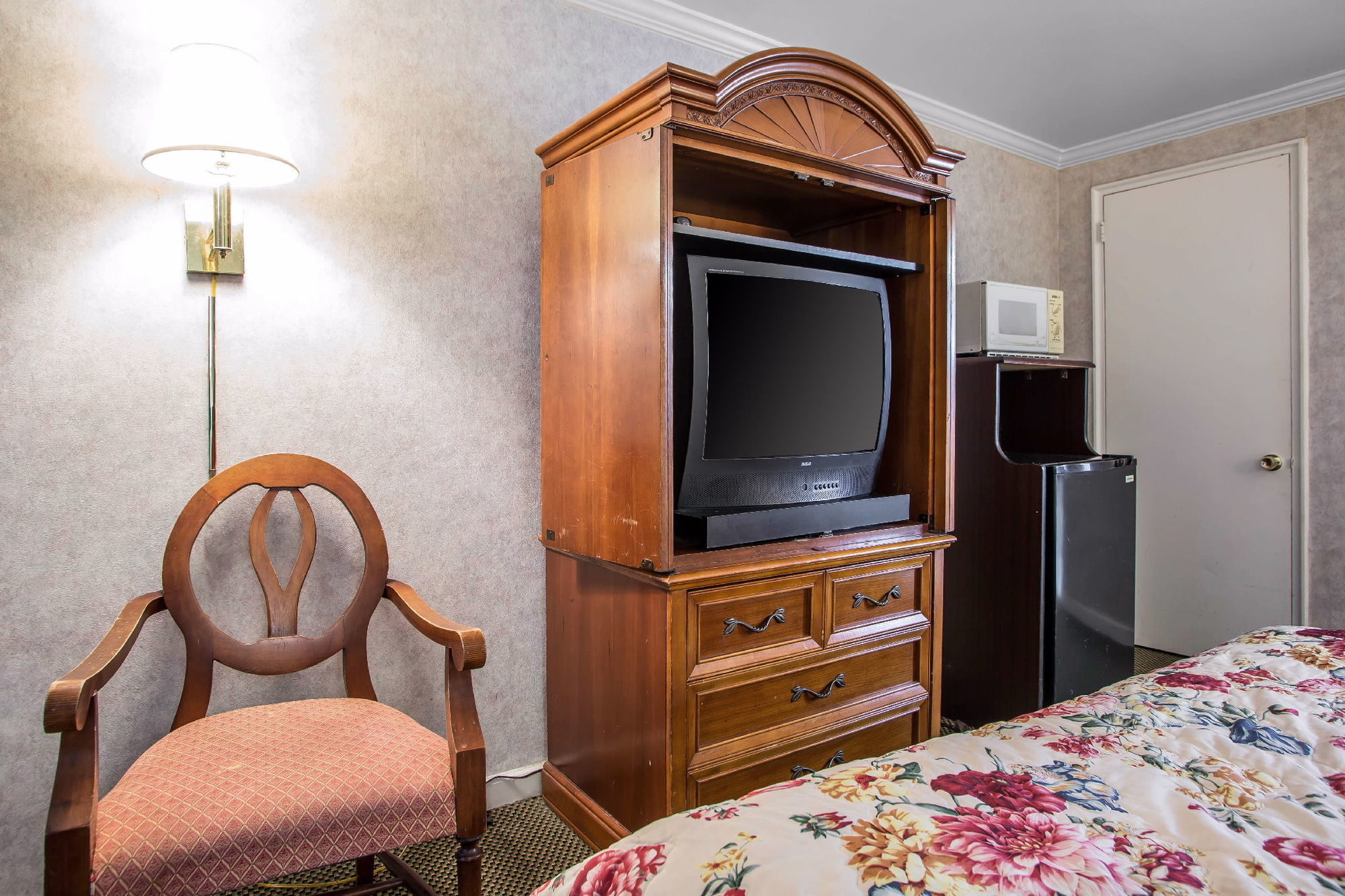 Downbeach Motel 2*