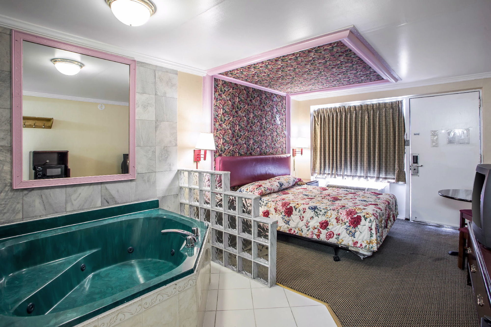 Downbeach Motel