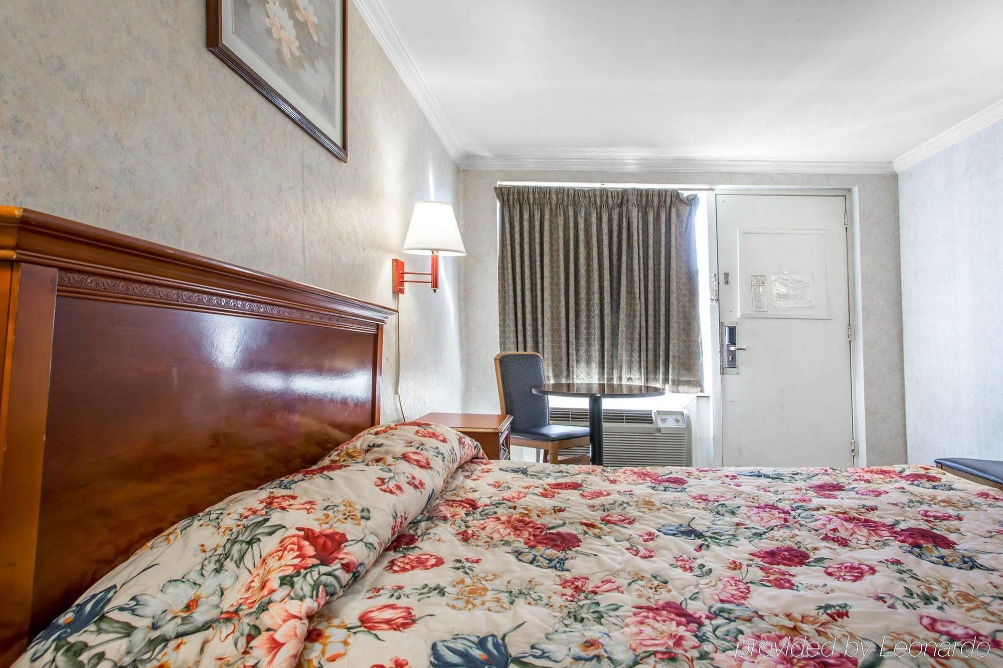 Downbeach Motel 2*