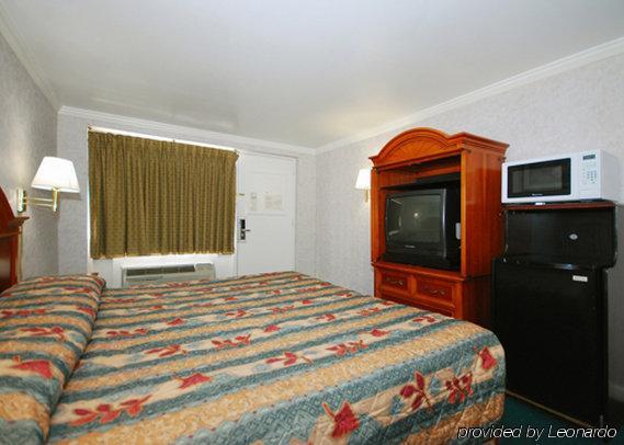 Downbeach Motel 2*